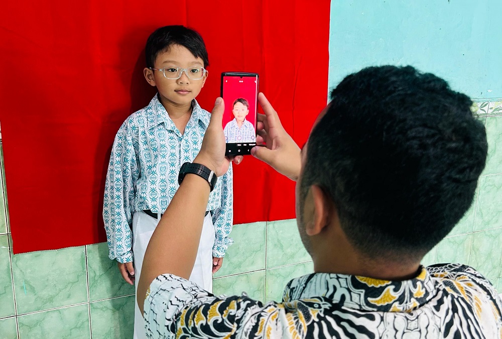 Disdukcapil Kota Magelang memberikan layanan jemput bola untuk optimalisasi cakupan kepemilikan KIA.&nbsp;  &nbsp;
