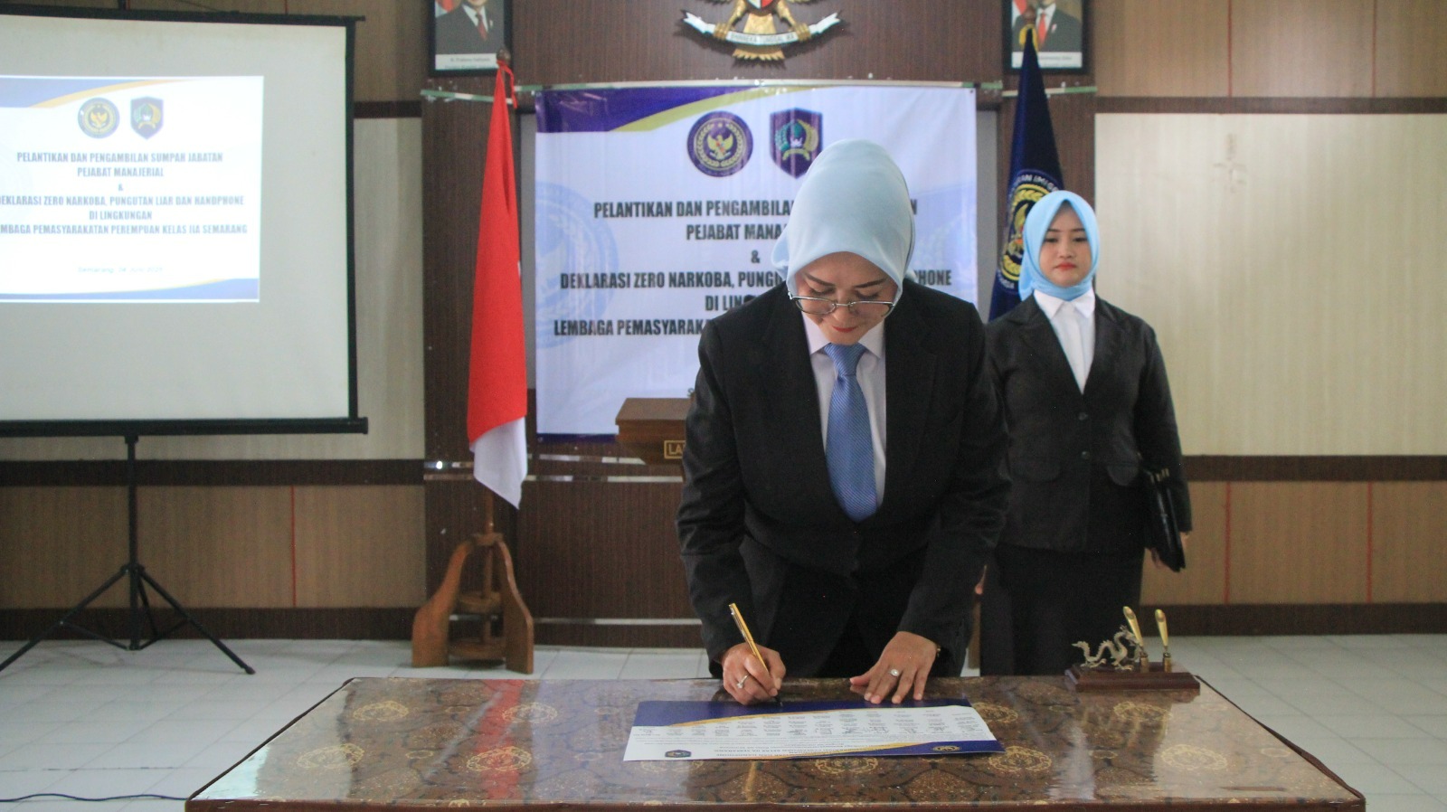 Kepala Lembaga Pemasyarakatan (Lapas) Perempuan Kelas IIA Semarang Ade Agustina saat kegiatan pelantikan pejabat manajerial dan deklarasi Zero Halinar, Rabu (4/6/2025).