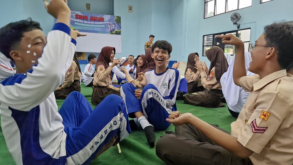 Puluhan siswa dari lima sekolah terlihat akrab mengikuti berbagai permainan di acara Sing Akur di SMPN 2 Kota Magelang, Jumat (13/5/2025).&nbsp;