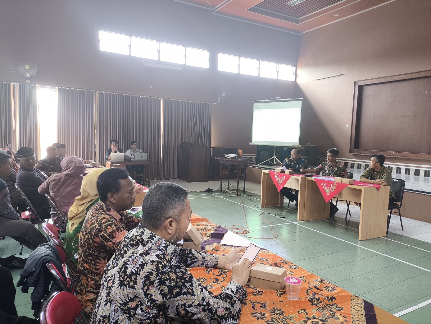 Sosialisasi teknis penerimaan bantuan dari Kementerian Dikdasmen di aula pertemuan Disdikpora Wonosobo, Kamis (12/6/2025).