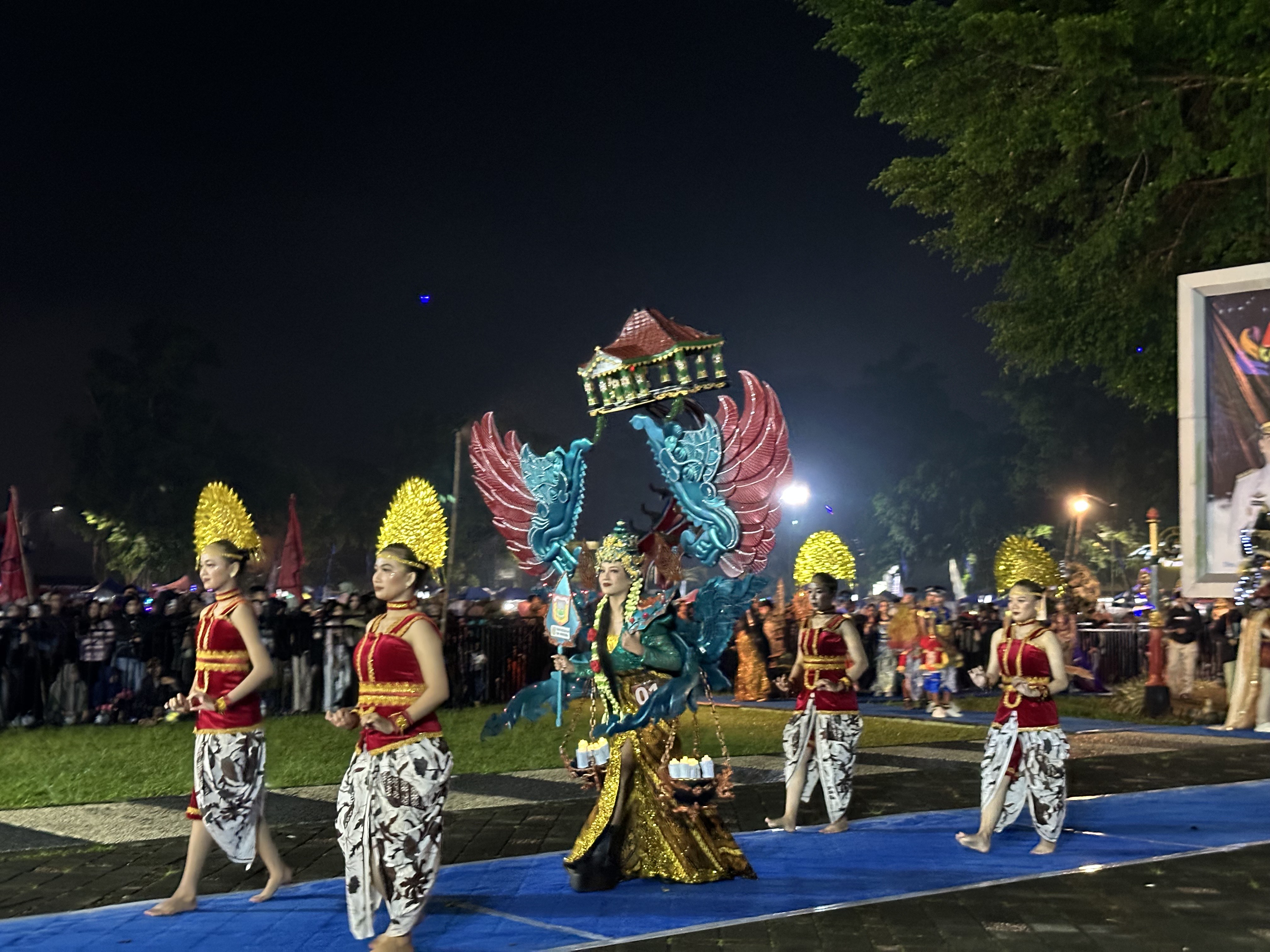 Wonosobo Night Fashion Carnival 2025 pada Sabtu (14/6/2025) malam diramaikan ratusan peserta dari berbagai daerah di Indonesia.