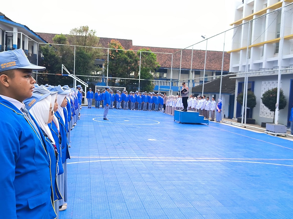 Kapolsek Bandongan AKP Setia Darminta mengajak seluruh pelajar untuk benar-benar menjauhi kenakalan remaja dan perilaku bullying.