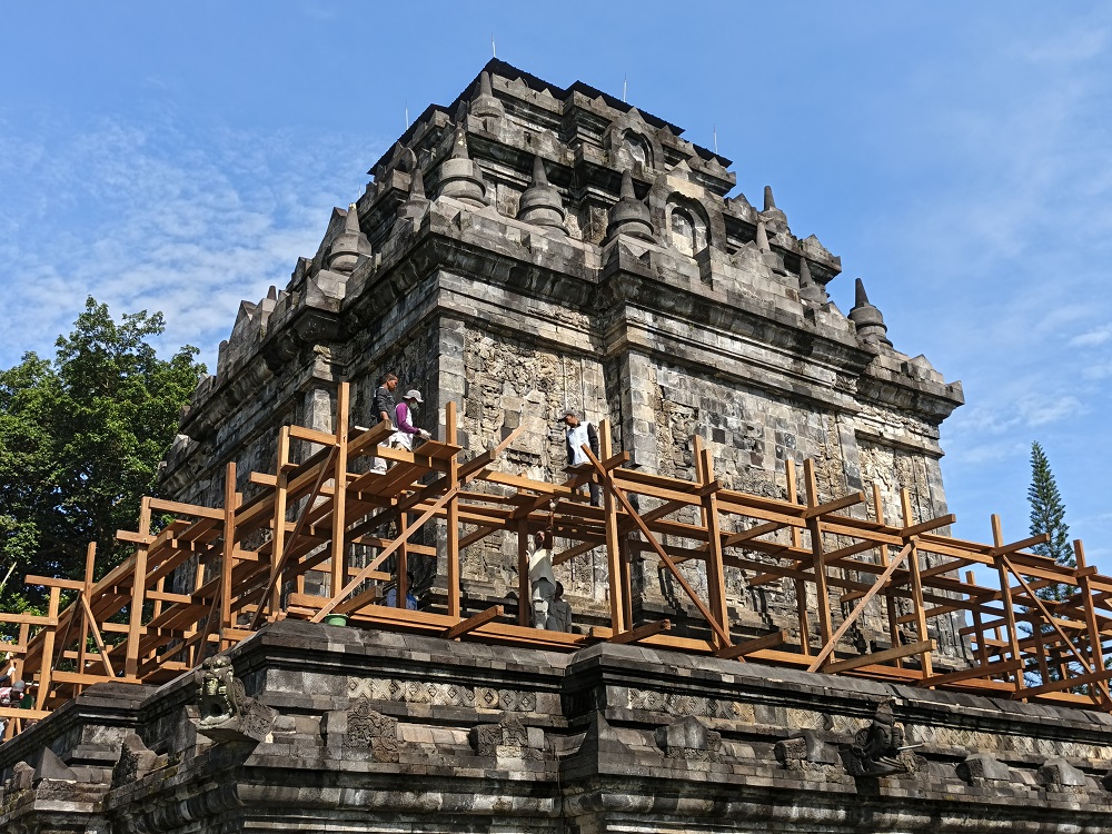 Rehabilitasi Candi Mendut, Kabupaten Magelang mulai dilakukan, Rabu (18/6/2025).
