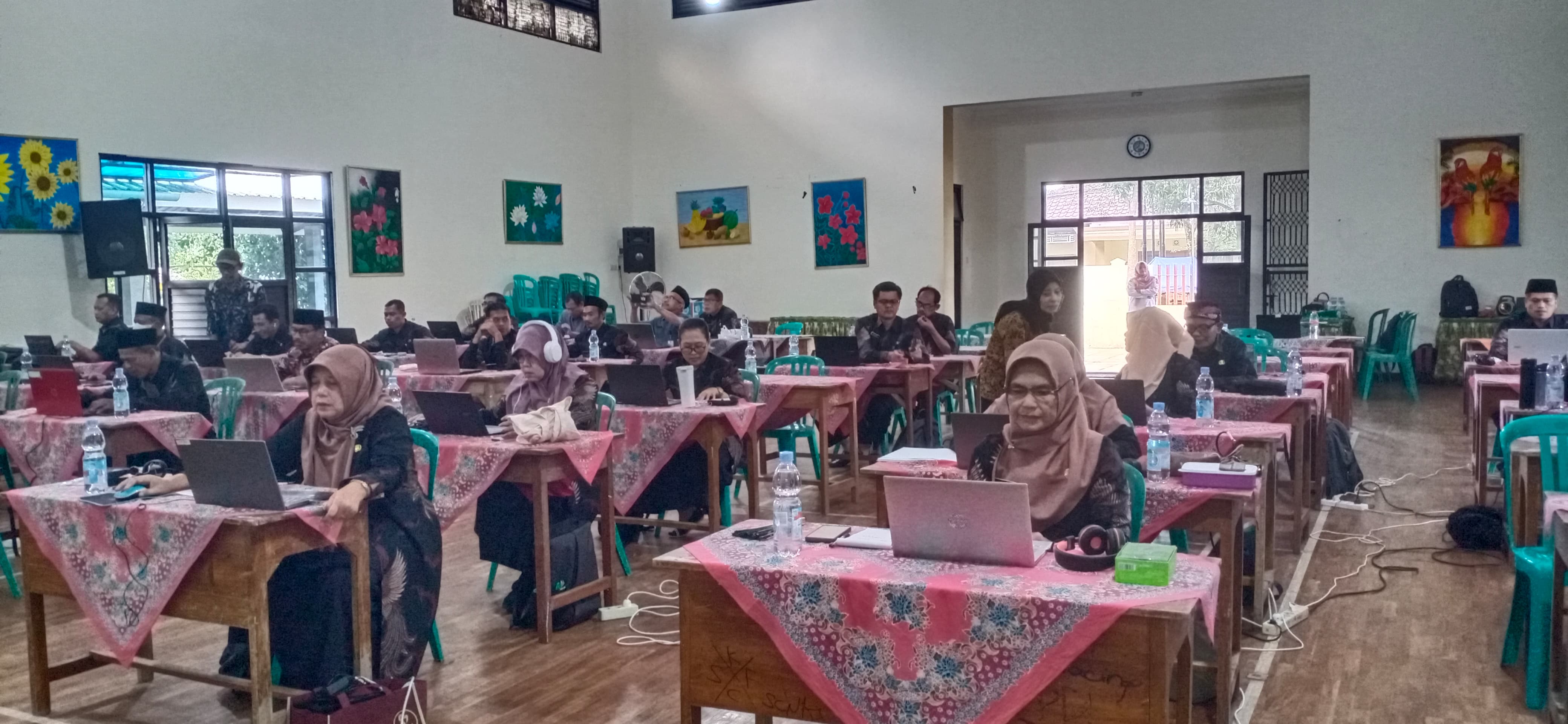 Sebanyak 40 kepala SMP di Kabupaten Temanggung mengikuti uji kemahiran bahasa Indonesia (UKBI) yang diadakan Balai Bahasa Provinsi Jawa Tengah di Aula SMPN 1 Temanggung dua hari (17-18/6/2025).