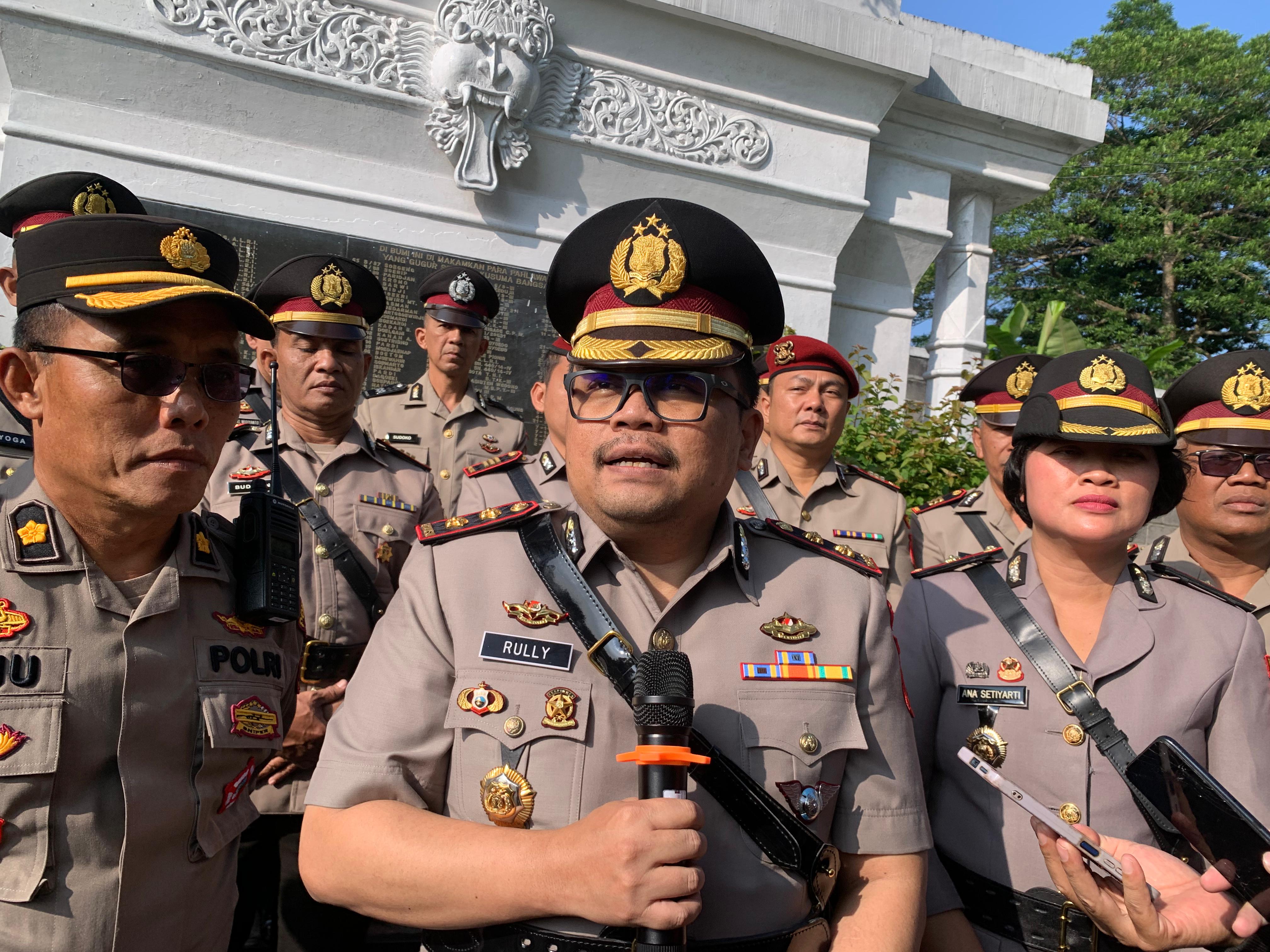 Kapolres Temanggung AKBP Rully Thomas  usai ziarah  di Taman Makam Pahlawan Prayudha, Senin (23/6/2025)