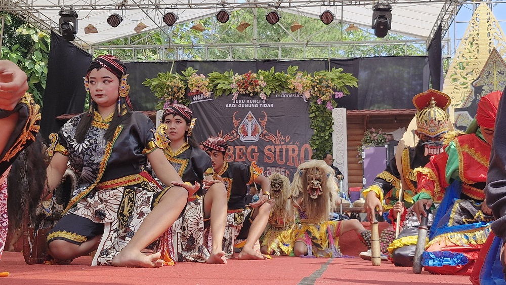 Grebeg Suro yang digelar di lembah Gunung Tidar, Magersari, Kota Magelang, 25-26 Juni 2025.