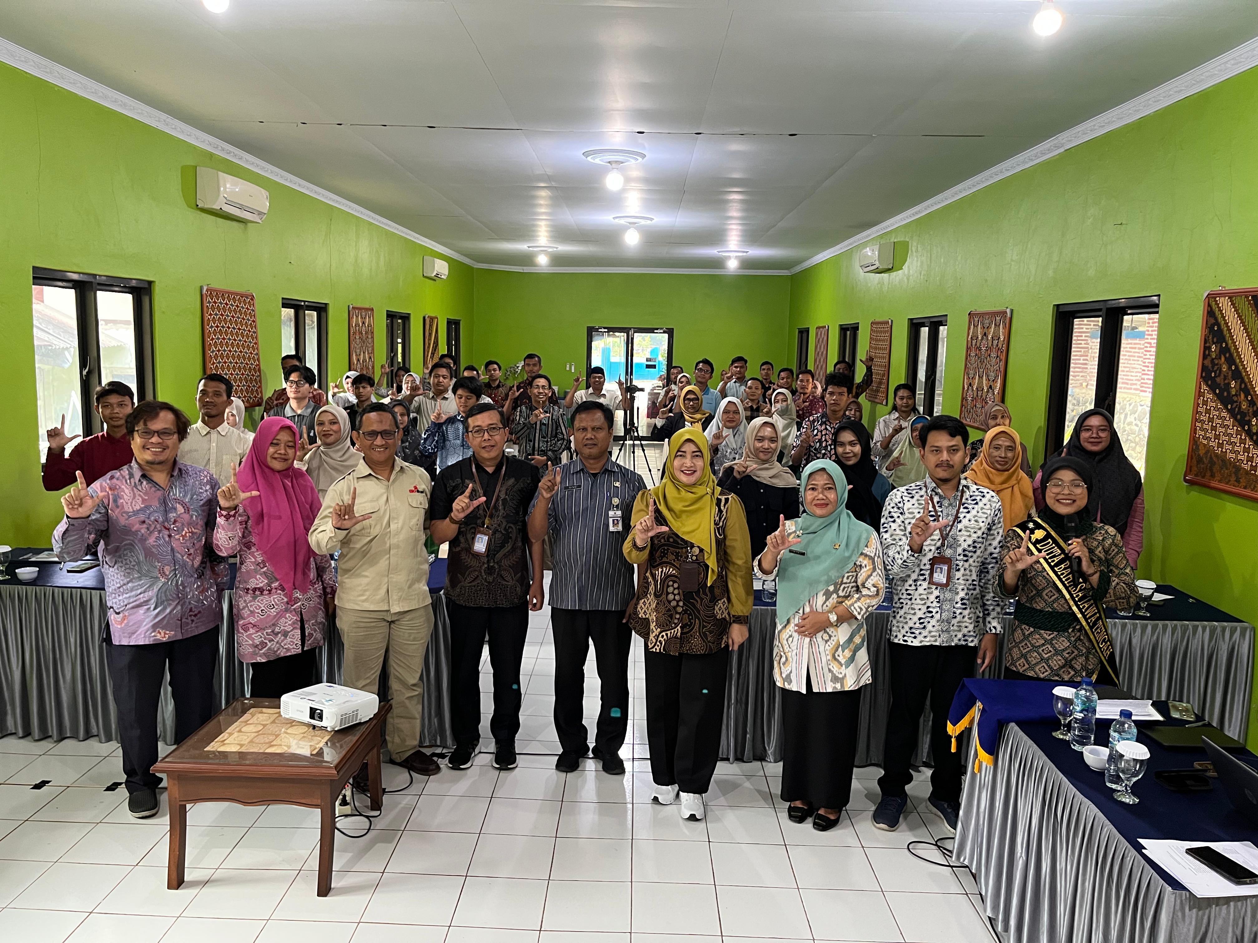 Bimbingan teknis komunitas penggerak literasi Kabupaten Pekalongan.