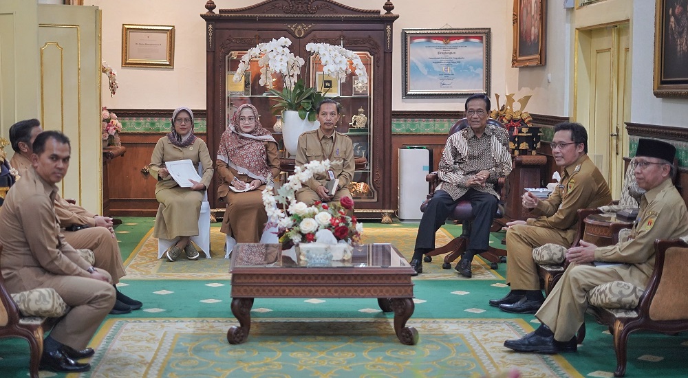Bupati Magelang Grengseng Pamuji bersama rombongan saat melakukan audiensi bersama Sri Sultan Hamengku Buwono X.