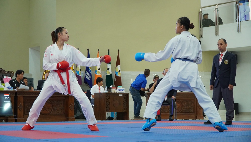 Laga karate Pomprov Jateng di kampus Untidar.