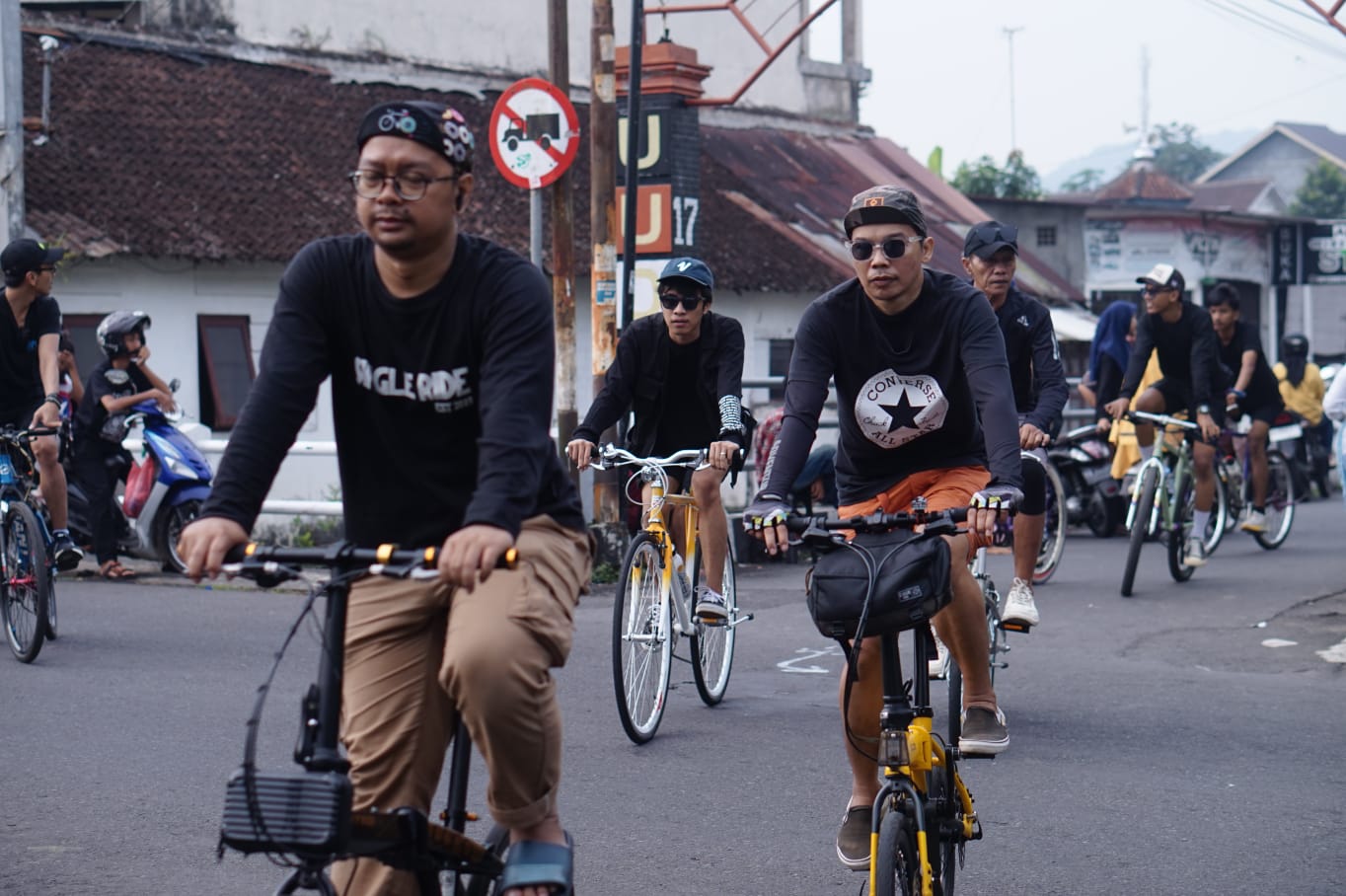 Pesepeda mengikuti Magelang First Week Cycling (MFWC) dan Magelang First Sunday Ride (MFSR), kemarin (5-6/7/2025).