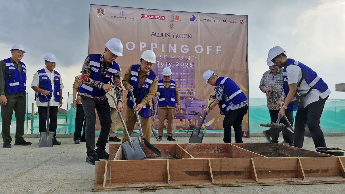 Seremoni topping off atas pembangunan The Aloon-aloon Mall di lahan bekas MT, Senin (7/7/2025).