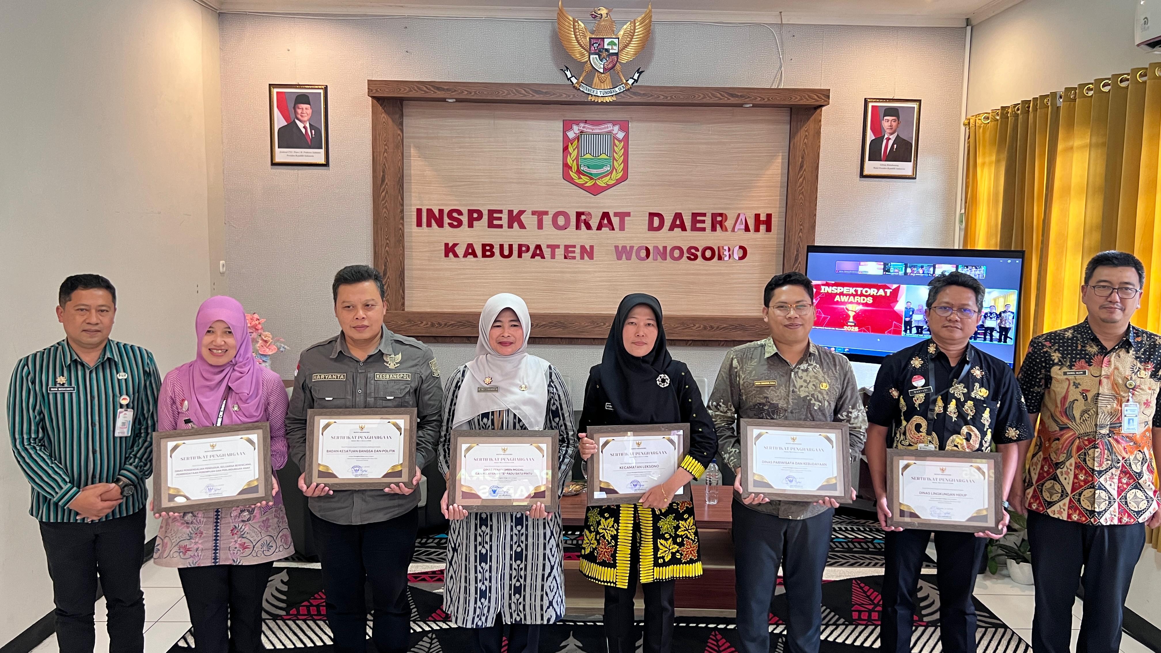 Inspektorat Daerah memberikan penghargaan Inspektorat Awards bagi OPD dan desa yang dinilai berhasil menunjukkan kinerja pengawasan terbaik selama tahun anggaran 2024.