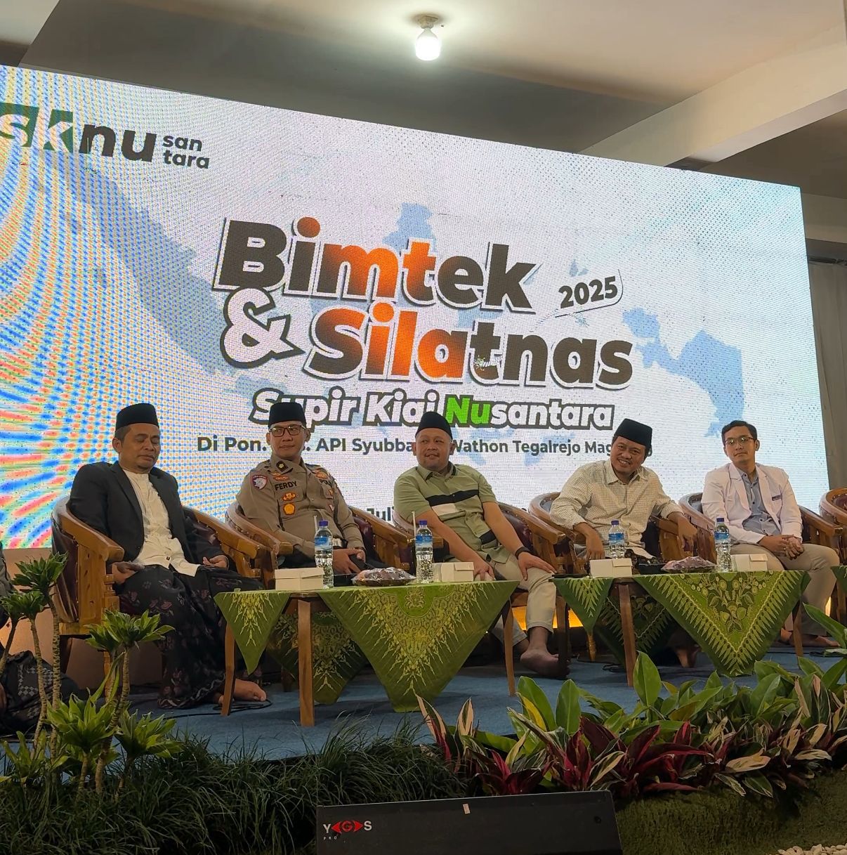 Silaturahmi nasional (Silatnas) di Pondok Pesantren API Syubbanul Wathon, di Girikulon, Secang, pada Selasa (8/7/2025)  malam.