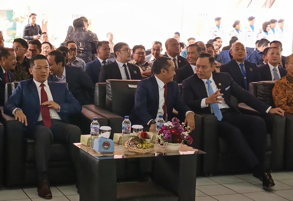 Menlu Sugiono, Mensesneg Prasetyo Hadi, dan Menteri Koordinator Bidang Infrastruktur dan Pembangunan Kewilayahan AHY di&nbsp;SMA Taruna Nusantara Magelang, Senin (14/7/2025).