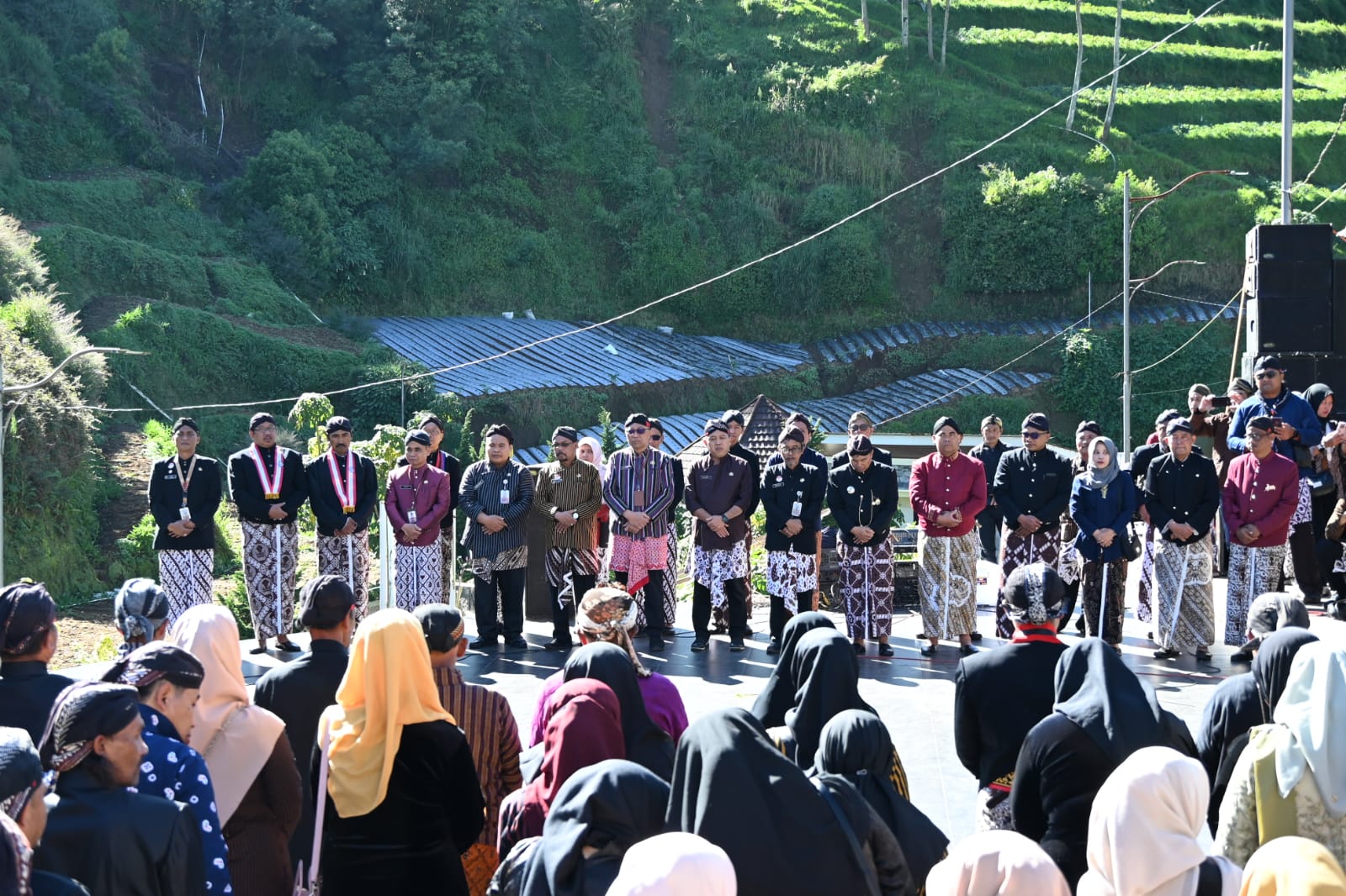 Prosesi pengambilan air suci di Tuk Bimalukar sebagai rangkaian Hari Jadi Ke-200 Kabupaten Wonosobo.