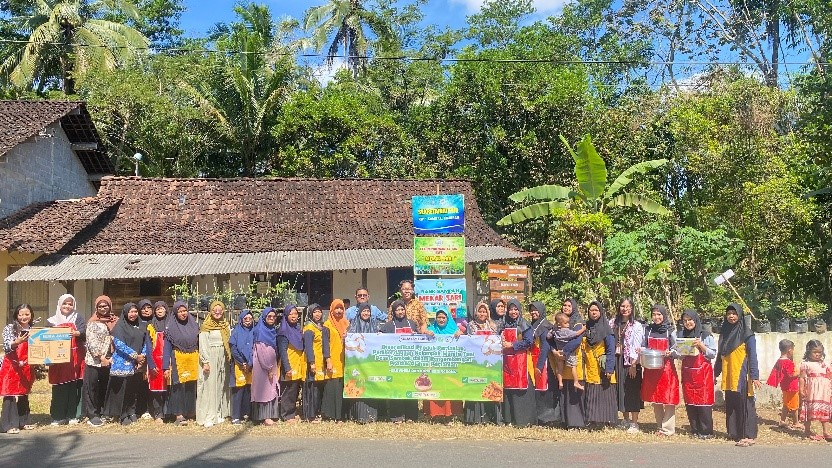 Dosen dan mahasiswa Untidar mengadakan pelatihan diversifikasi produk pertanian berbahan dasar singkon pada KWT Desa Sambak, Kajoran, Kabupaten Magelang, Rabu (17/7/2025).