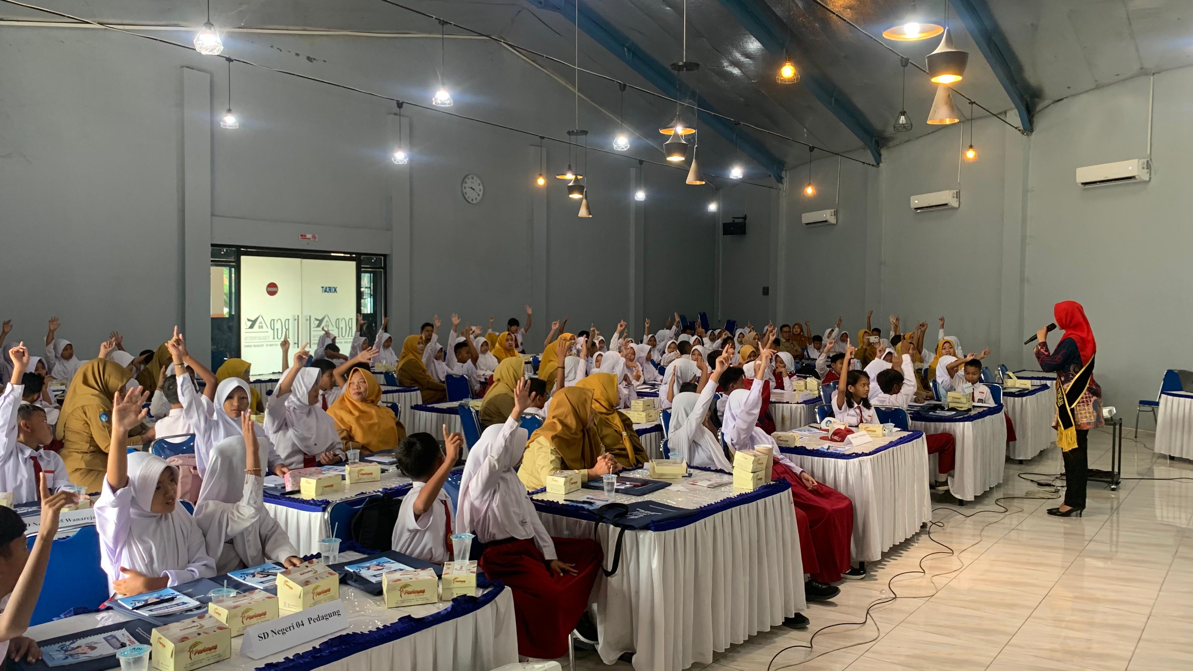 Bimbingan Teknis Cerdas Mengulas Buku bagi Siswa SD di Kabupaten Pemalang yang diadakan Balai Bahasa Provinsi Jateng 28-29  Juli 2025 di Resto Super Sambal.