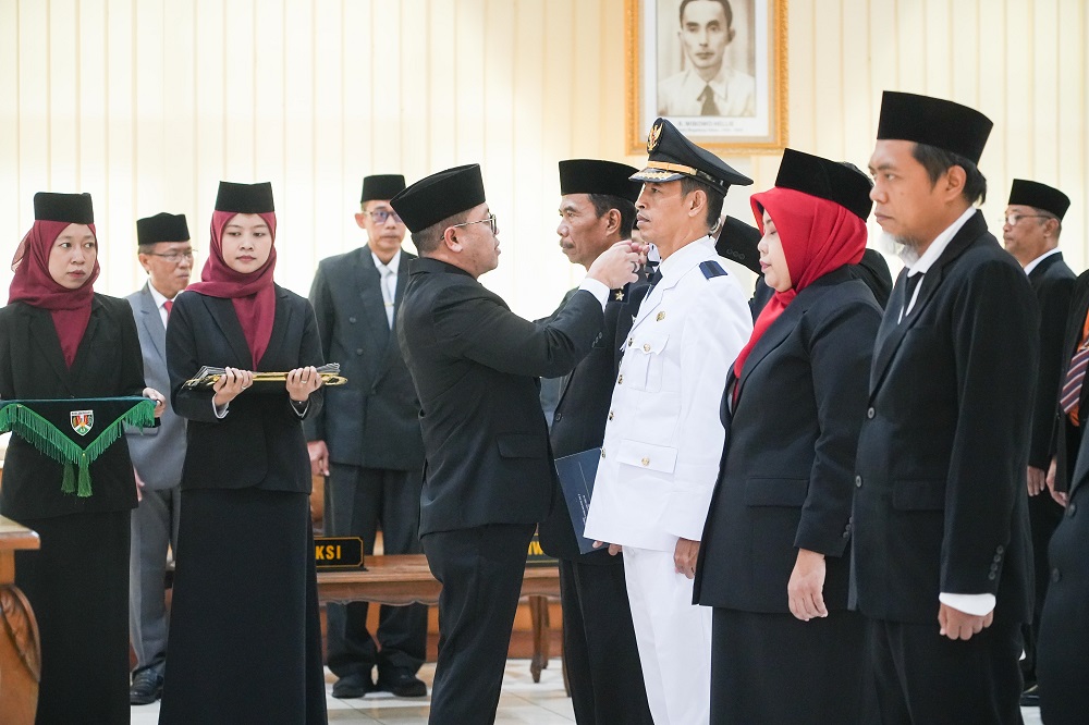 Wali Kota Magelang Damar Prasetyono saat melantik dan mengambil sumpah sembilan pejabat baru di Ruang Adipura Kencana, Balai Kota Magelang, Rabu (30/7/2025).