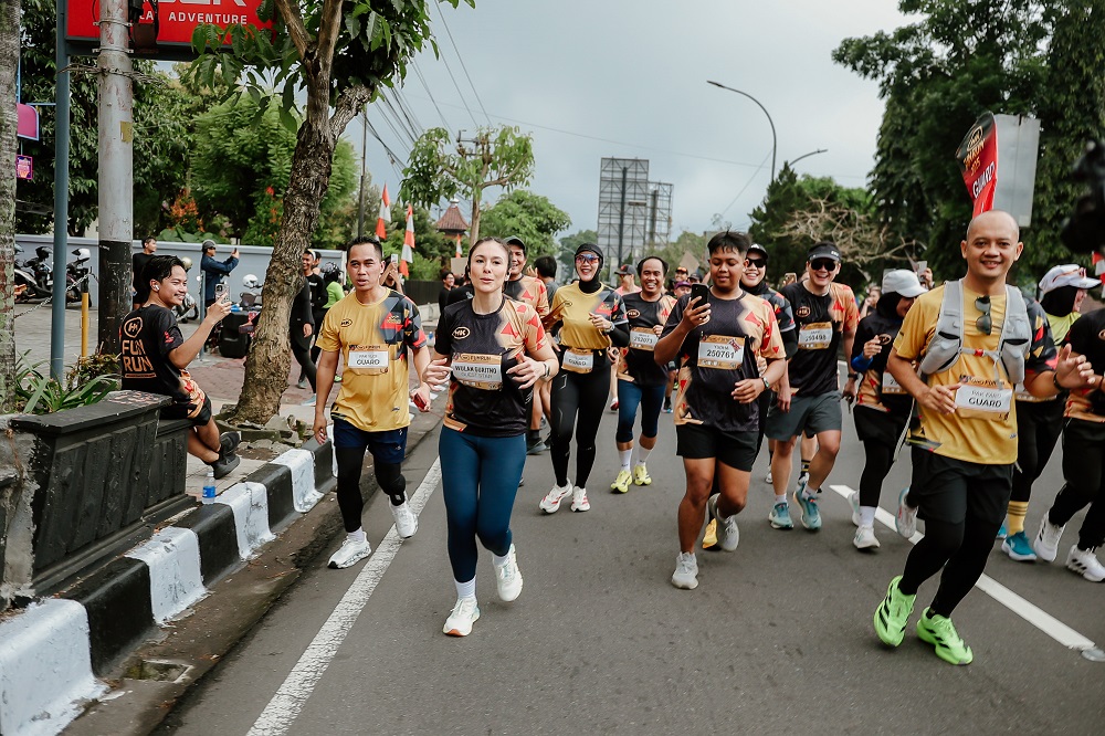 Aktris cantik Wulan Guritno saat lari bareng HK Fun Run di Kota Magelang, Minggu (10/8/2025)