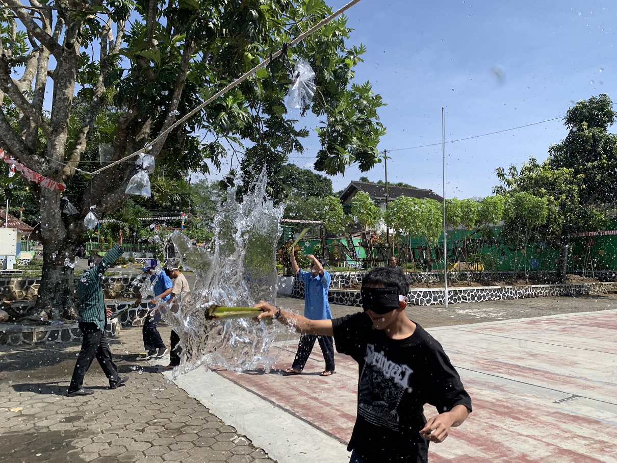 Penerima manfaat PPDDSN Penganthi Temanggung antusias memeriahkan HUT RI.