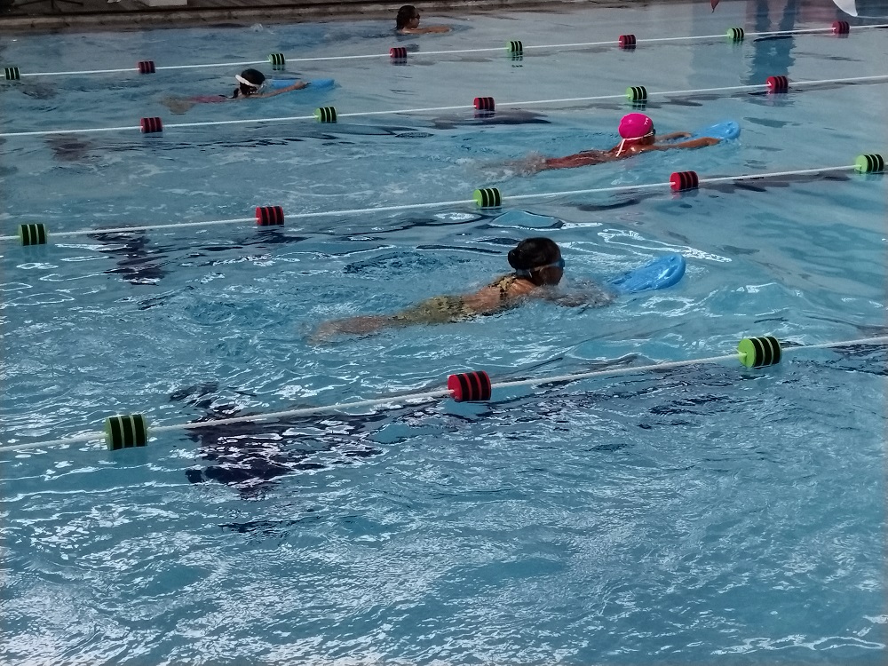 Peserta GAC Fun Swimming beradu kecepatan dalam lomba yang digelar di Gladiool Aquatic Centre, Kota Magelang, Minggu (24/8/2025).