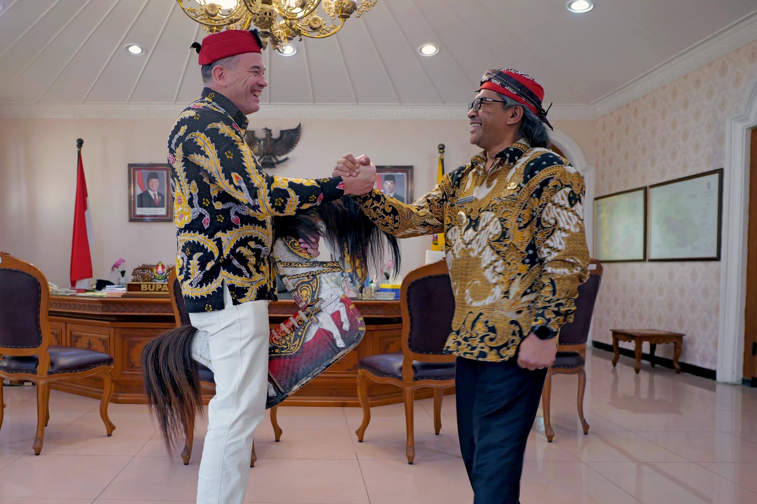 Bupati Temanggung Agus Setyawan menyambut kedatangan Konsul Jenderal Australia Glen Askew, Selasa (26/8/2025).