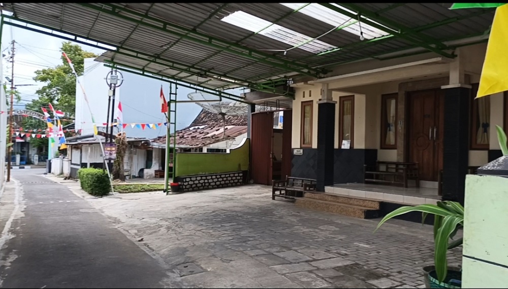 Praktik dokter hewan yang berlokasi di Kelurahan Potrobangsan, Kecamatan Magelang Utara, Kota Magelang, ditutup setelah diketahui melayani pengobatan manusia.