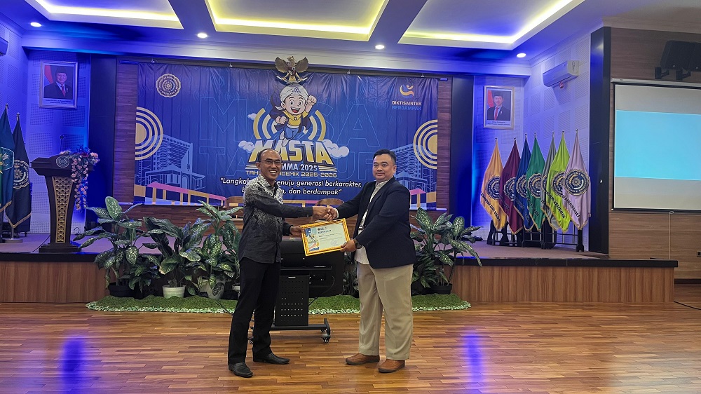 Kepala BNNK Magelang Kombes Pol Siswoyo Adi Wijaya mengisi kuliah umum soal bahaya narkoba di Unimma Magelang, Senin (1/9/2025).