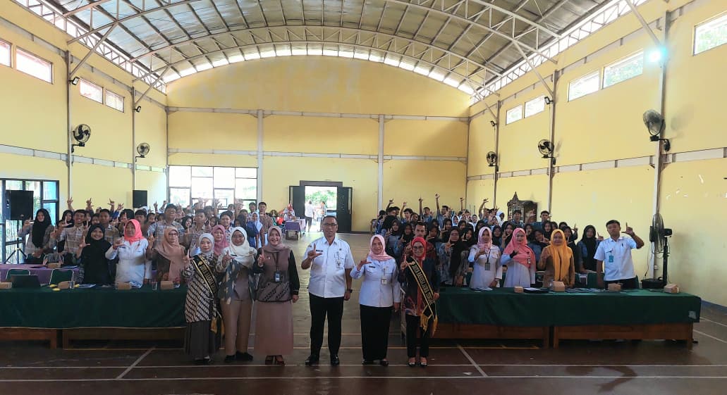 Balai Bahasa Provinsi Jawa Tengah mengadakan kegiatan Peningkatan Kompetensi Membaca Kritis dan Analitis bagi Siswa SMA di Kabupaten Grobogan di Aula SMA Negeri 1 Purwodadi.