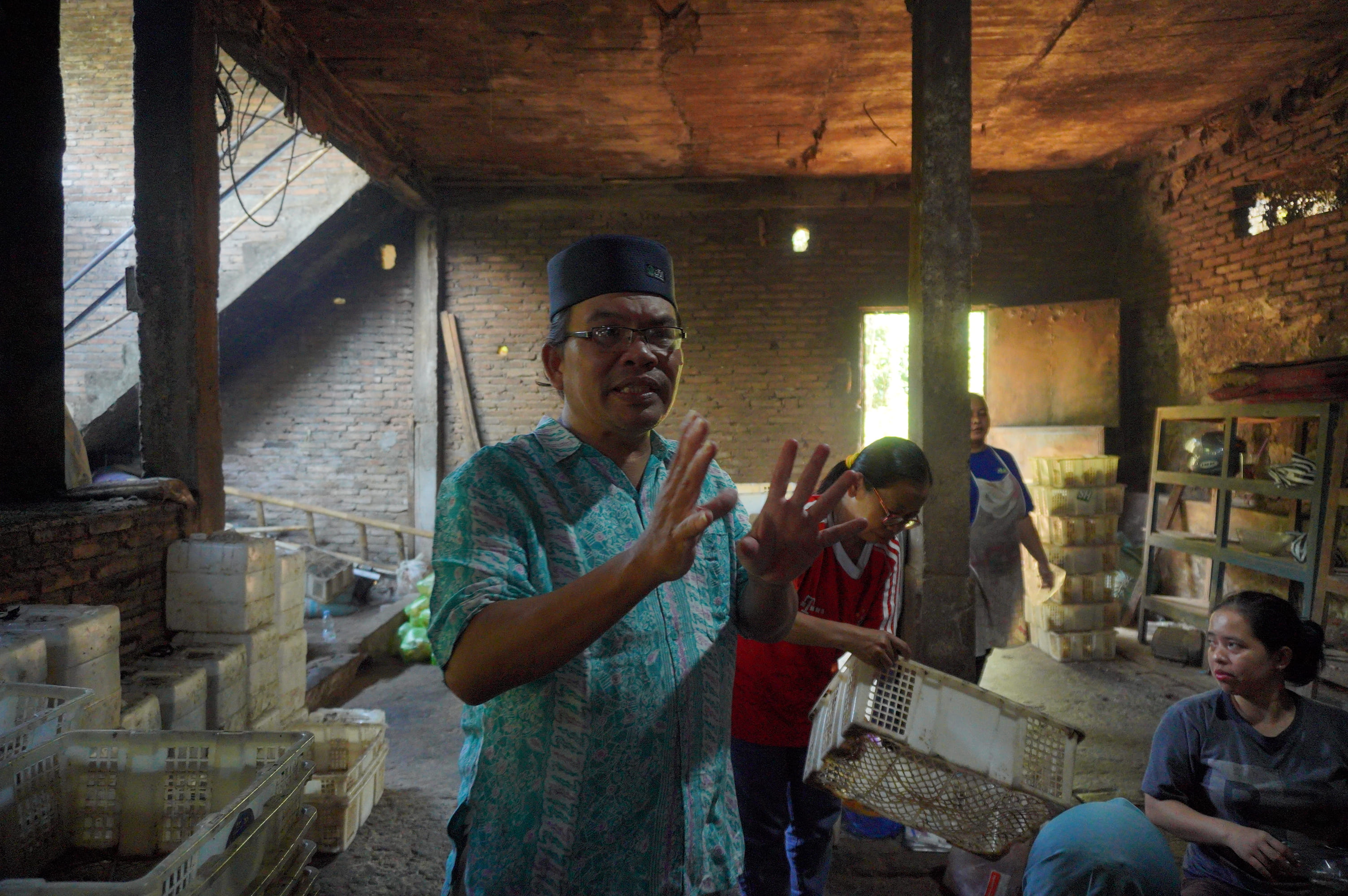 Karyadi, sosok dibalik bisnis Keripik Tahu Yuka di Kampung Tahu yang menjadi pencetus pertama keripik tahu di Kota Magelang