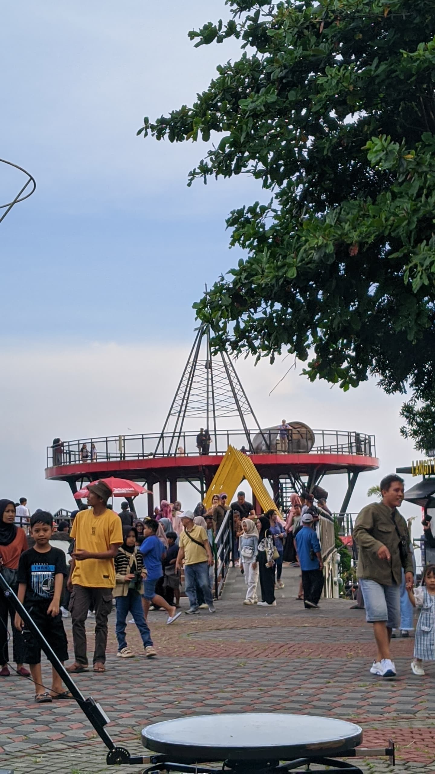 Ketep Pass Magelang salah satu destinasi wisata di Kabupaten Magelang yang banyak dikunjugi wisatawan.