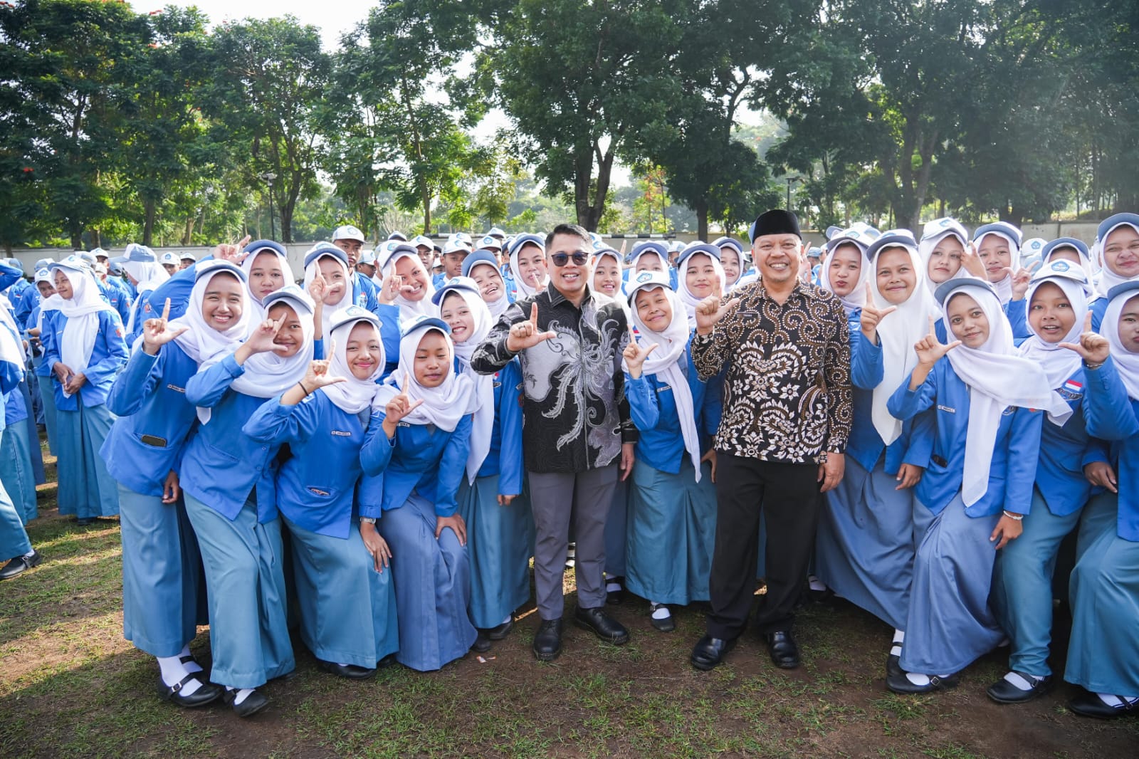 Wali Kota Magelang Damar Prasetyono bersama anak-anak.