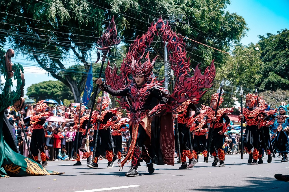 Penampilan peserta Magelang Ethno Carnival (MEC) di kawasan Alun-alun Kota Magelang tahun lalu.