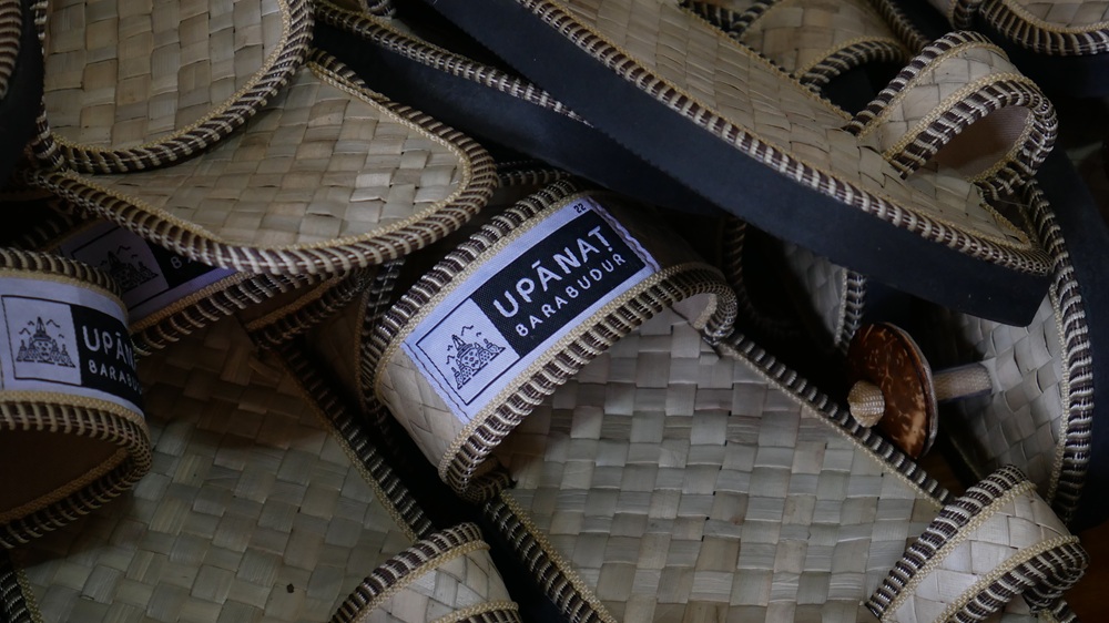 Detail dari sandal Upanat