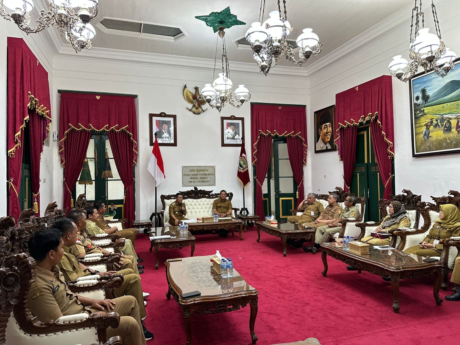 Bupati Wonosobo Afif Nurhidayat bersama Wabup Amir Husein rakor bersama pengurus PKKW di endopo Pringgitan, Senin (8/9/2025).