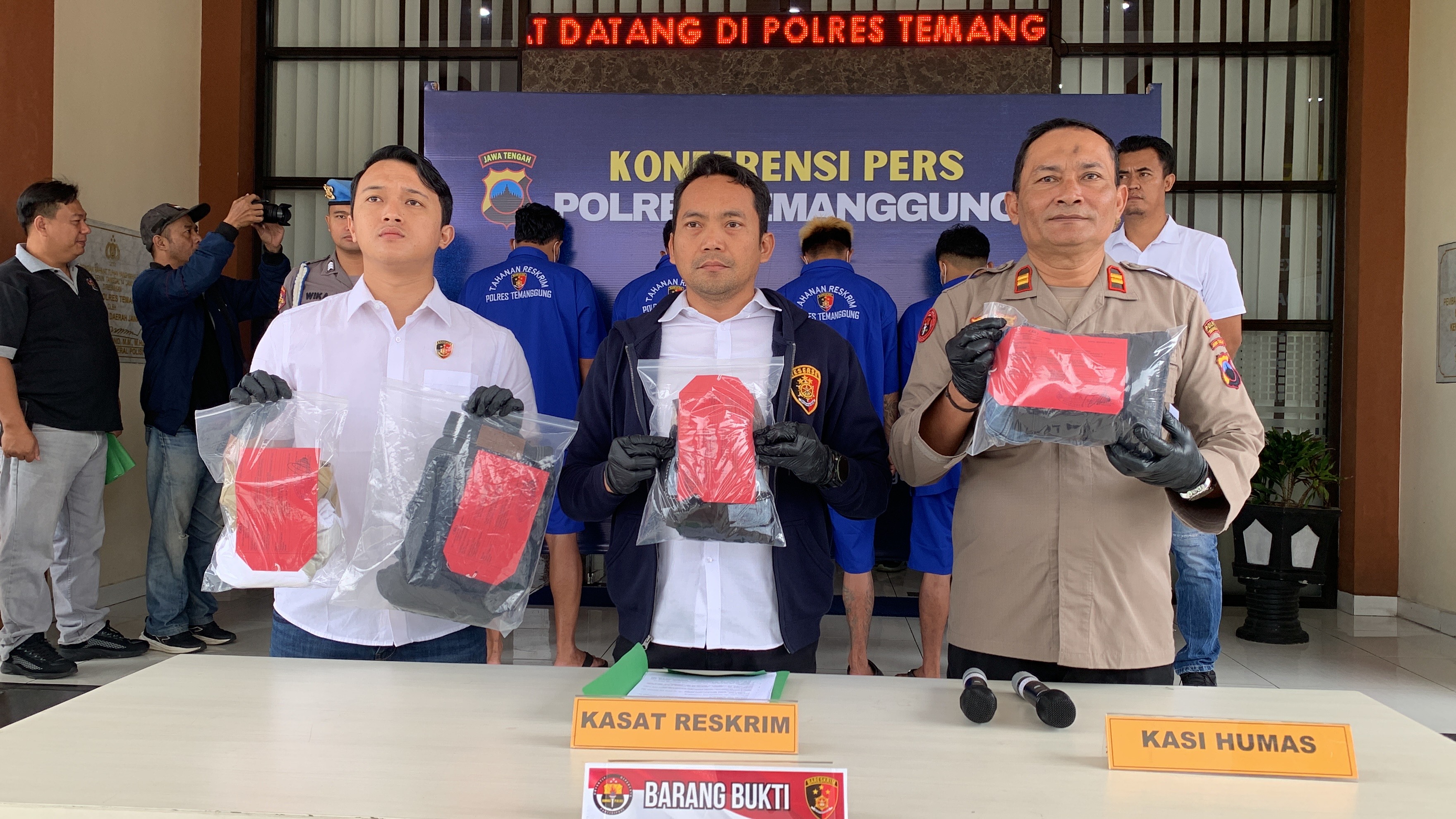 Satreskrim Polres Temanggung mengungkap kasus perusakan gerbang DPRD Temanggung, Rabu (10/9/2025).
