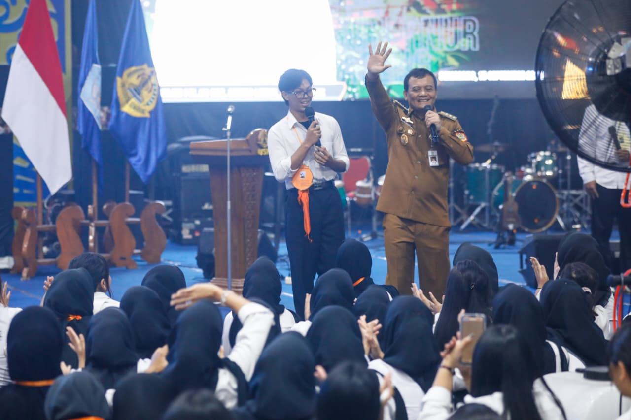 Gubernur Jawa Tengah Ahmad Lutfhi ketika memberikan motivasi di USM, Senin (15/9/2025).