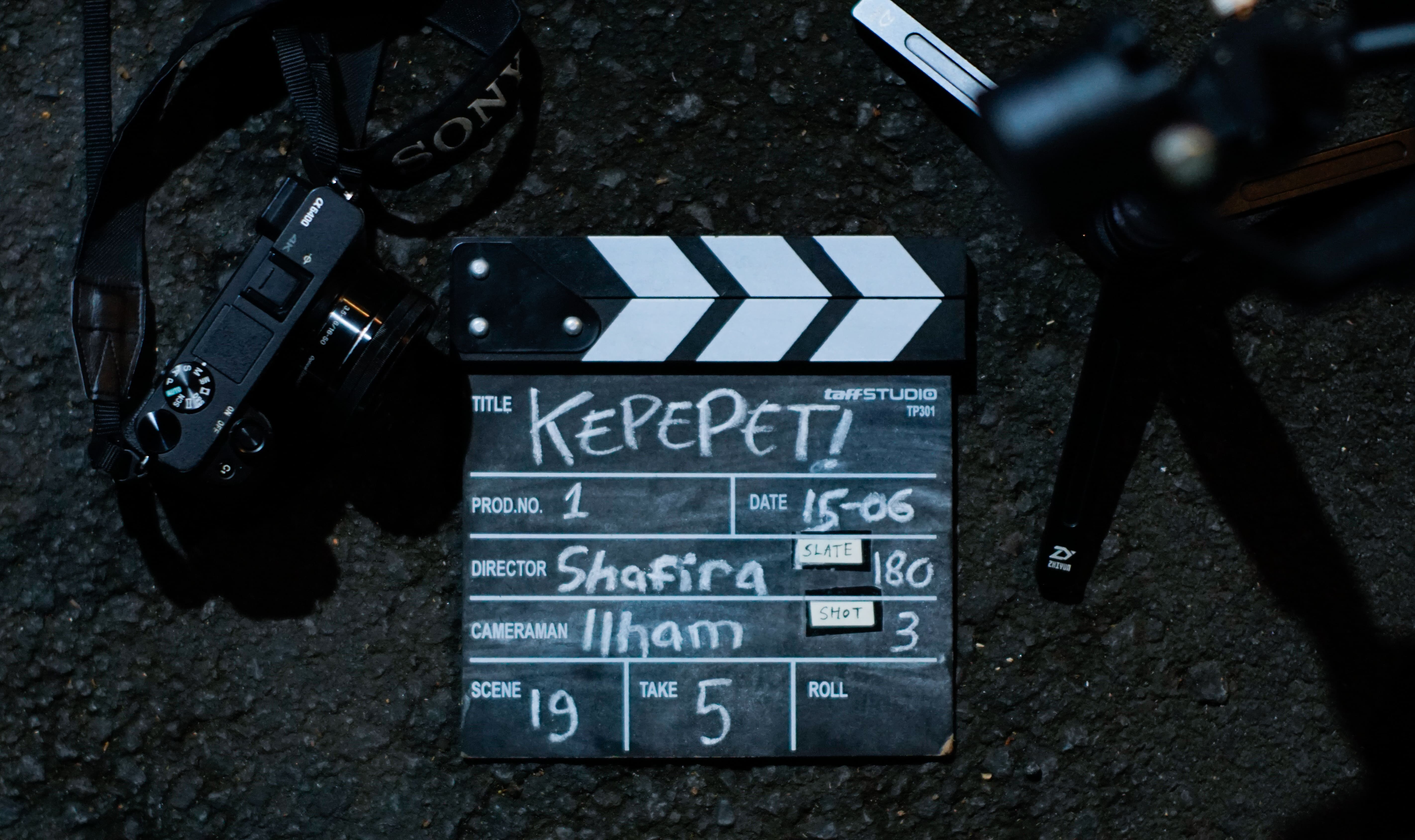Produksi film menjadi proses krusial yang harus dikerjakan dengan pemahaman teknis dan proses yang panjang untuk menghasilkan film berkualitas
