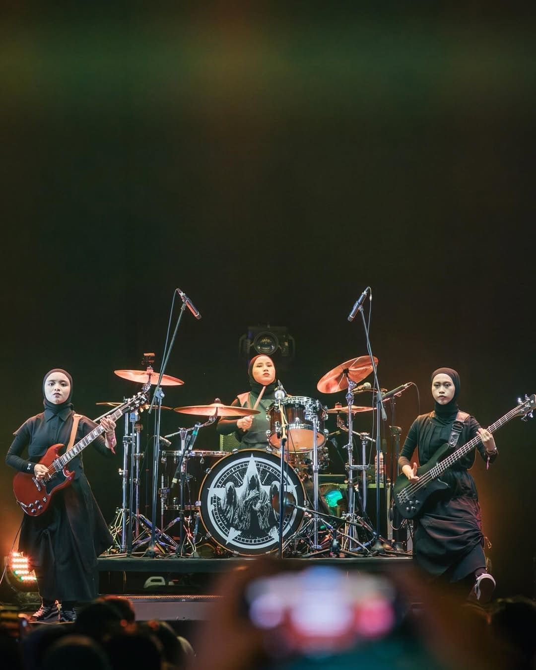 Bukan hanya sekedar band metal, Voice of Baceprot merupakan bantuk penyuaraan isu pemberdayaan perempuan, kesetaraan gender, dan kritik sosial