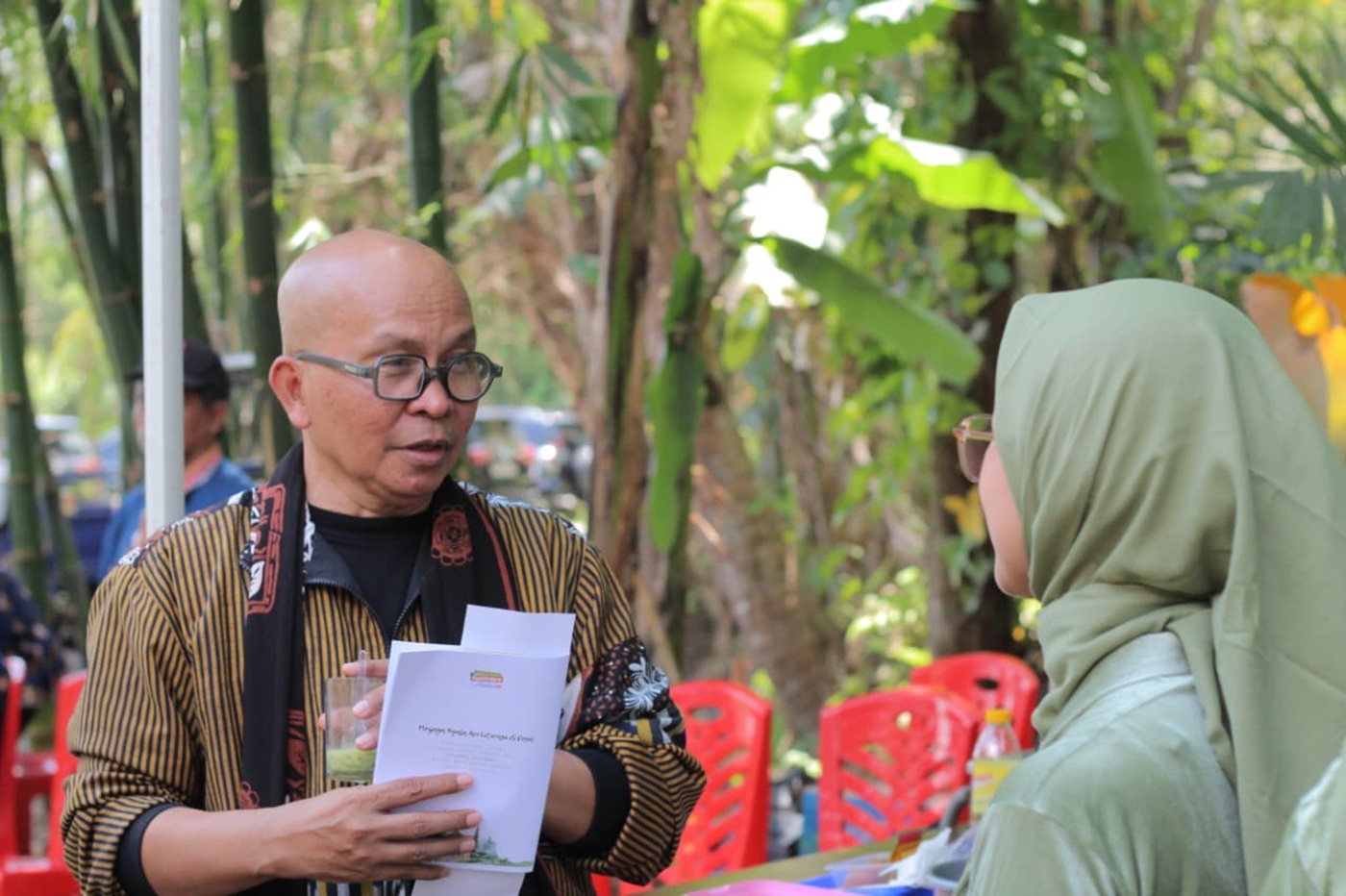 Herman Suherman melakukan visitasi penilaian Perpustakaan Umum Terbaik  Tingkat Nasional Tahun 2025 di Rumah Baca Desa Salam, Magelang.