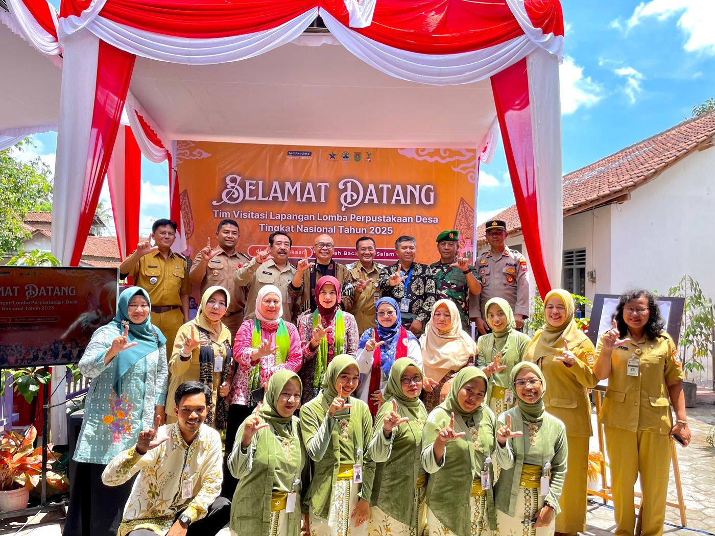 Penilaian lapangan perpustakaan desa/kelurahan terbaik di perpustakaan rumah baca Salam oleh tim visitasi Perpustakaan Nasional Republik Indonesia.