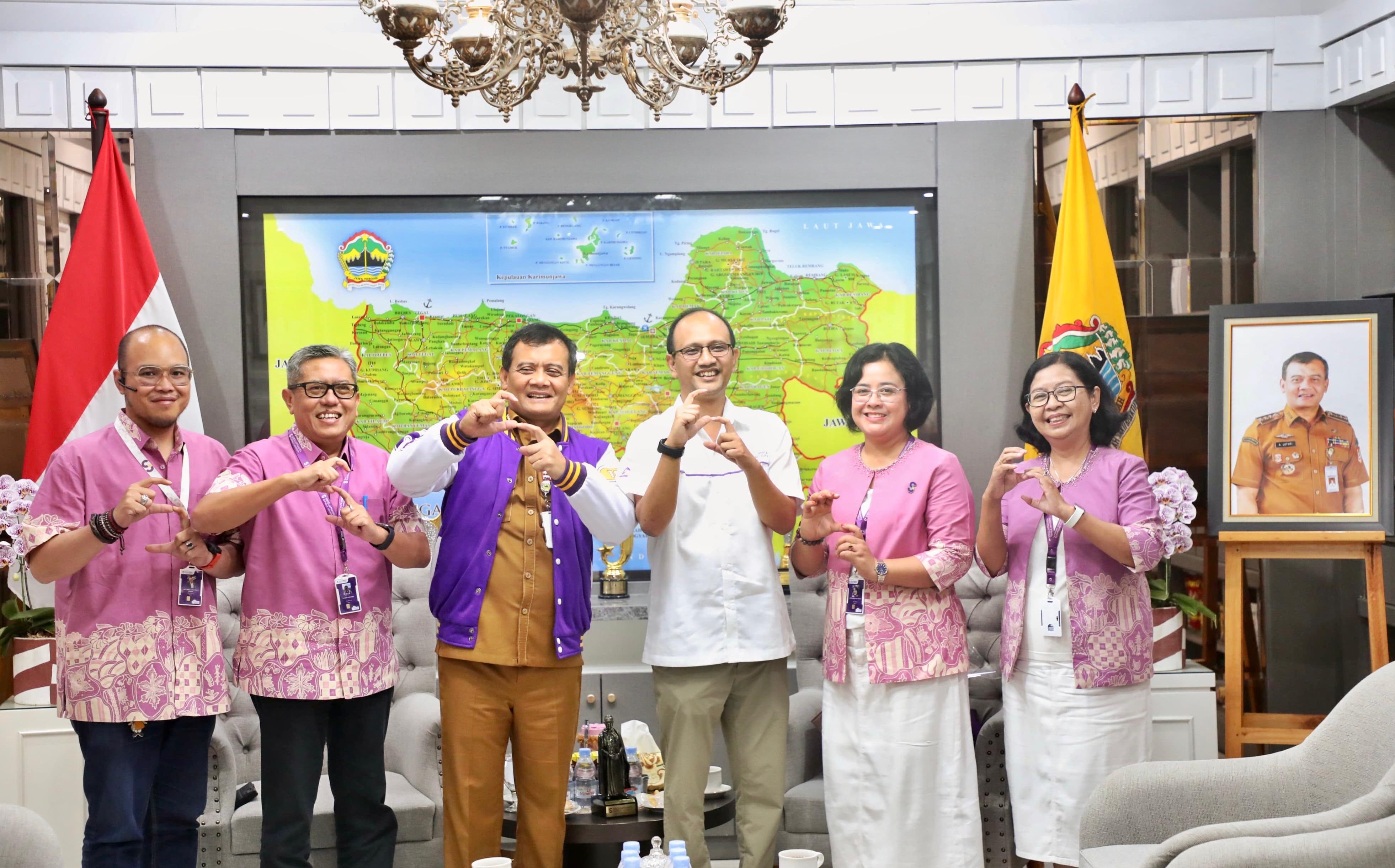 Gubernur Jawa Tengah Ahmad Luthfi bersama Rektor SCU Robertus Setiawan Aji Nugroho dan jajarannya saat beraudiensi Senin (22/9/2025).