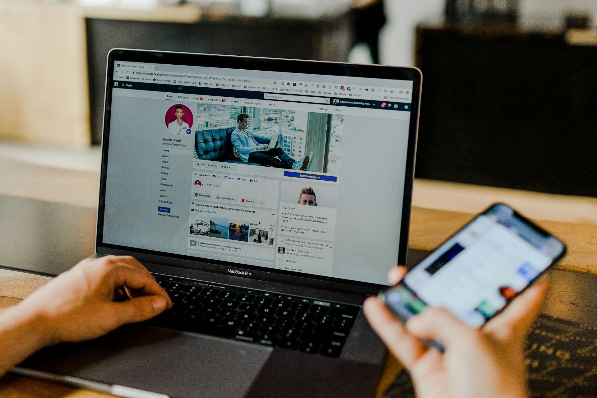 Digital PR dengan strategi komunikasi memanfaatkan media daring dalam menjalin hubungan terhadap audiens