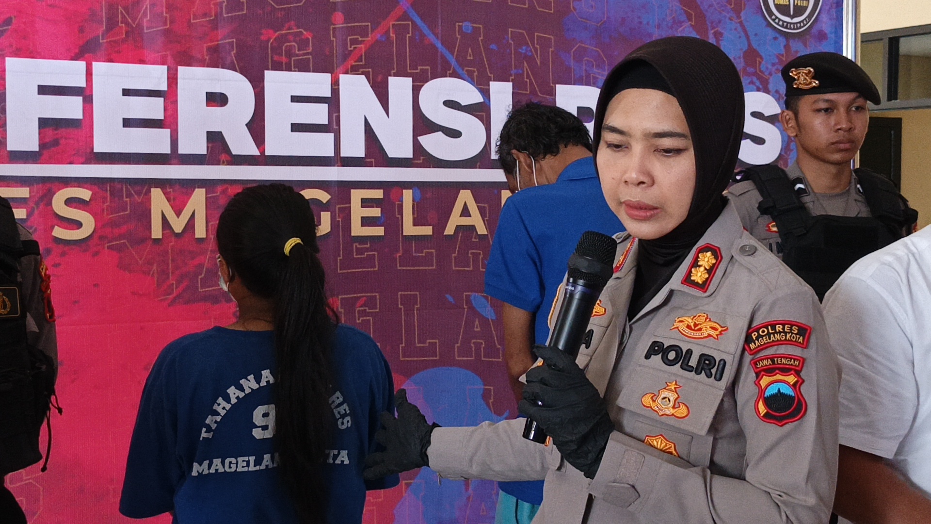 Kapolres Magelang Kota AKBP Anita menjelaskan motif dari sang ibu yang tega membunuh bayinya sendiri pada konferensi pers, Kamis (25/9).
