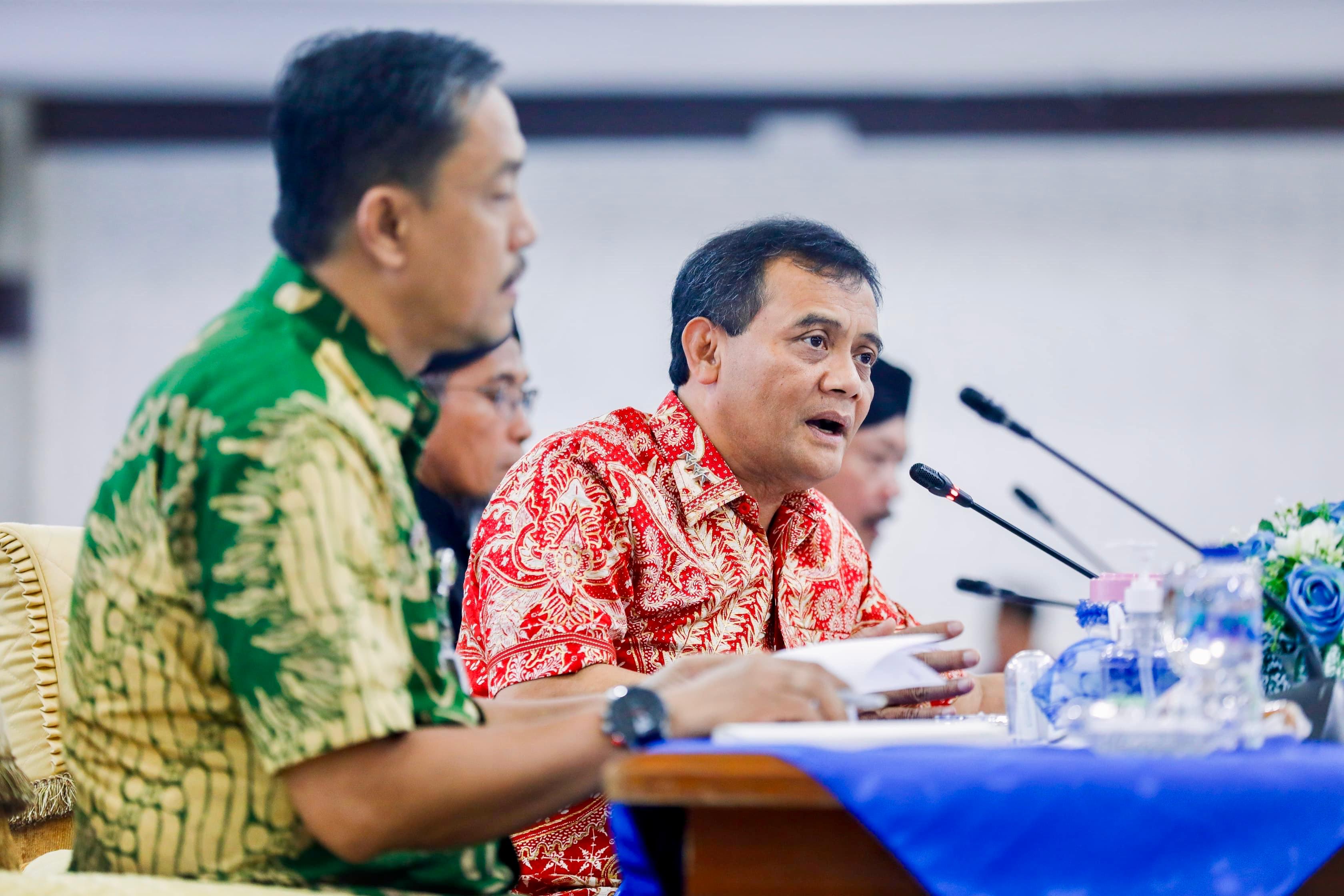 Gubernur Jawa Tengah Ahmad Luthfi dalam rakor program fasilitas percepatan likuiditas pembiayaan perumahan di Gradhika Bhakti Praja, Kamis (25/9/2025) yang dihadiri para kepala daerah.
