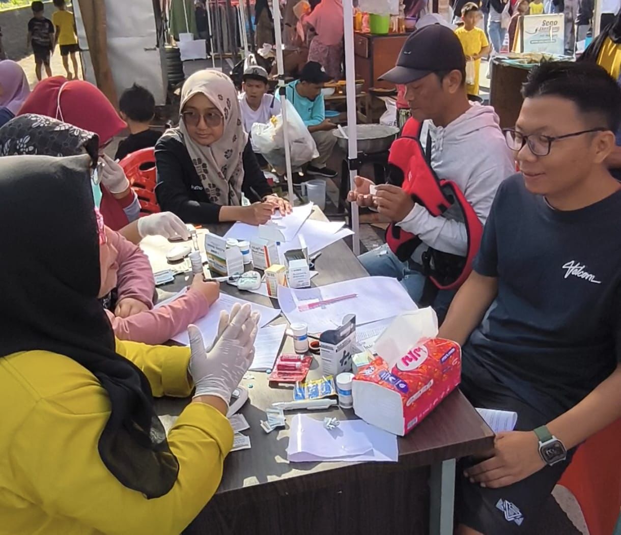 Cek kesehatan gratis digelar Tenaga BLUD Puskesmas Temanggung di CFD sebagai bentuk kekecewaan karena tidak diangkat PPP paruh waktu.