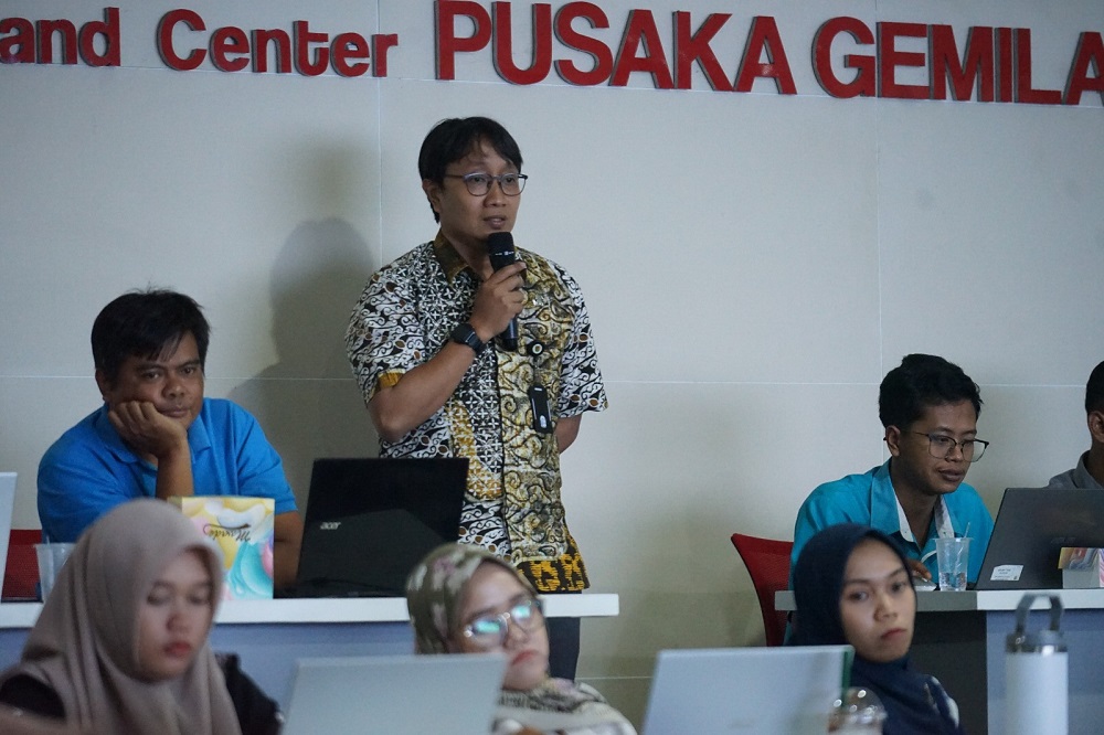 Kabid Informasi dan Komunikasi Publik pada Diskominfo Kabupaten Magelang Noga Nanda Septa saat pelatihan aplikasi&nbsp;Mas Gress.
