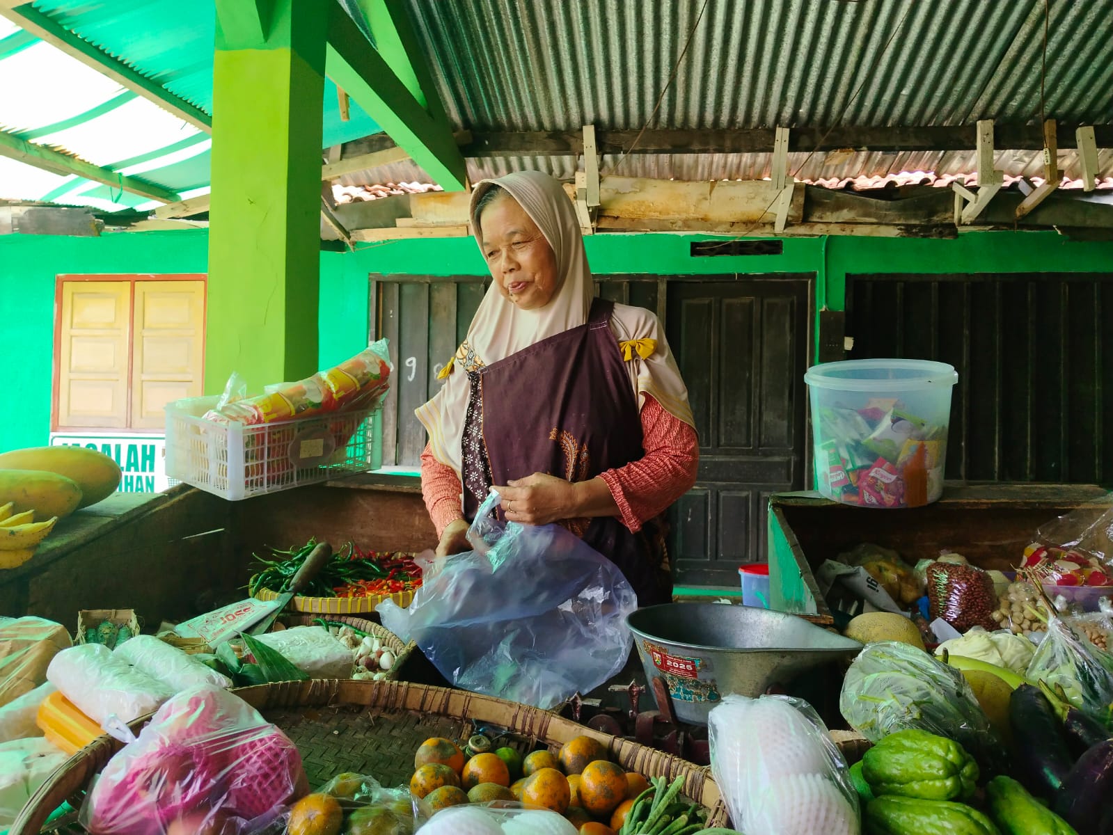 Maryati, salah satu penjual di Pasar Cepit