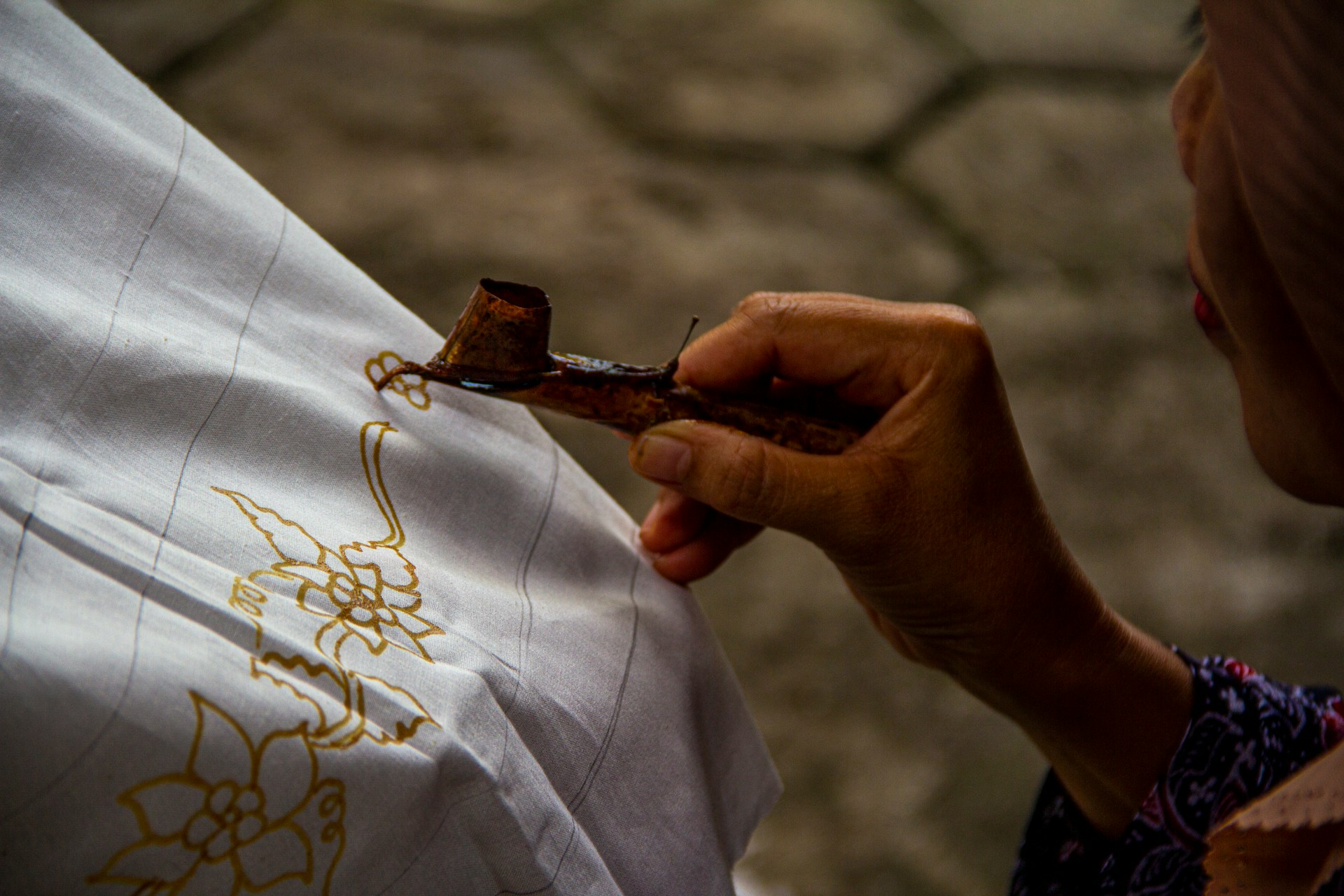 Batik menjadi warisan leluhur bangsa Indonesia yang tetap eksis hingga kini