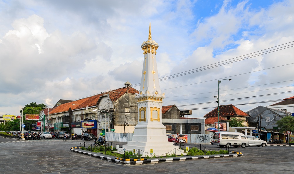 Tugu Pal Putih atau Tugu Jogja Ikon DIY